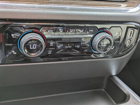 Used 2024 Chevrolet Silverado 1500 LT Trail Boss w/ Convenience Package II image 16