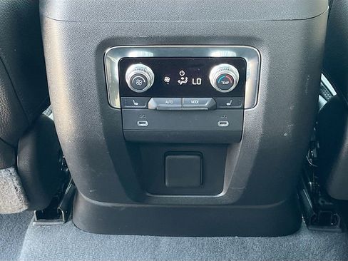 Used 2023 GMC Yukon Denali AWD/4WD image 32