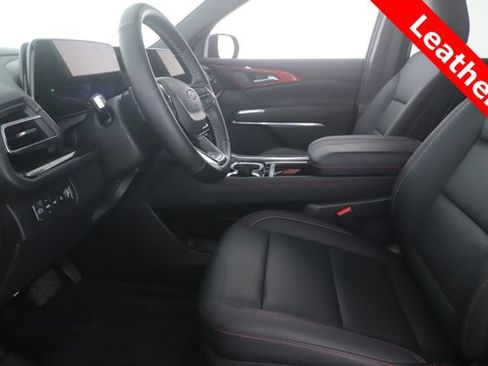 Used 2025 Chevrolet Traverse Z71 w/ LPO, Floor Liner Package AWD/4WD image 16