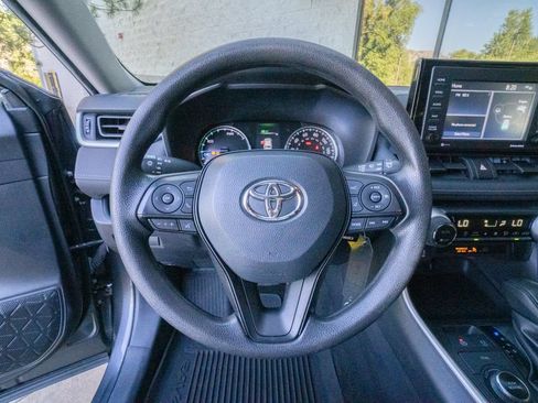 Used 2021 Toyota RAV4 LE AWD/4WD image 12