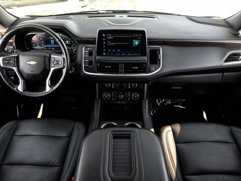 Used 2022 Chevrolet Suburban LT w/ Luxury Package image 11