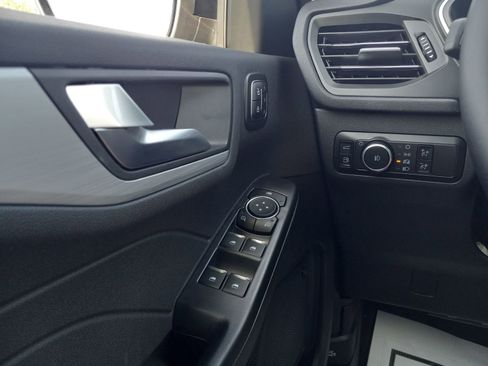 New 2026 Ford Escape SE w/ PHEV Premium Package FWD image 27