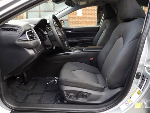 Used 2018 Toyota Camry LE image 8