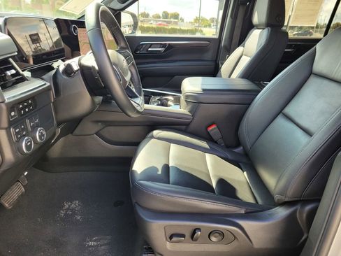 Used 2025 Chevrolet Tahoe LT AWD/4WD image 16