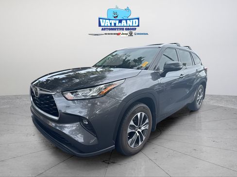 Used 2020 Toyota Highlander XLE FWD image 22