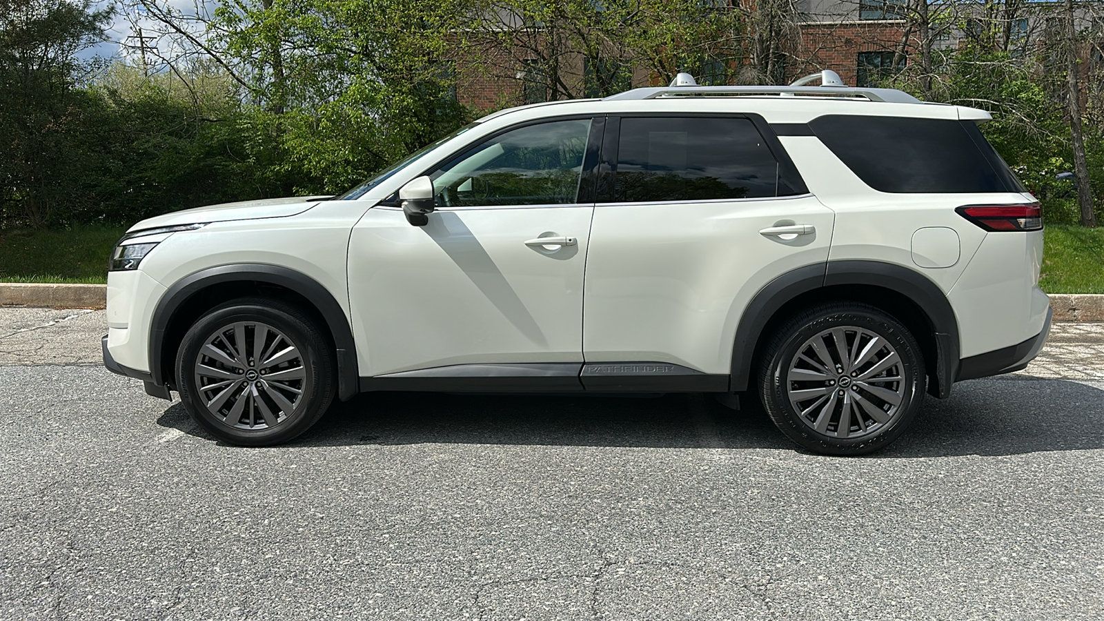 Certified 2024 Nissan Pathfinder SL w/ SL Premium Package AWD/4WD image 28