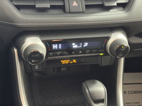 Used 2019 Toyota RAV4 LE image 21