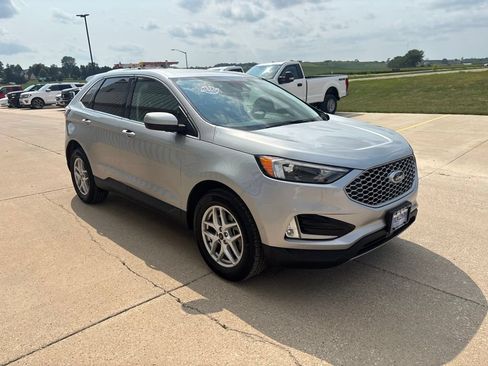Certified 2023 Ford Edge SEL w/ Convenience Package AWD/4WD image 3
