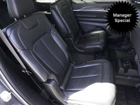 Used 2022 Jeep Grand Cherokee L Limited w/ Black Appearance Package AWD/4WD image 27