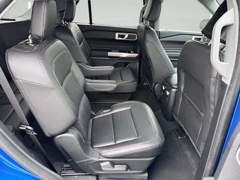 Used 2023 Ford Explorer XLT w/ Equipment Group 202A AWD/4WD image 30