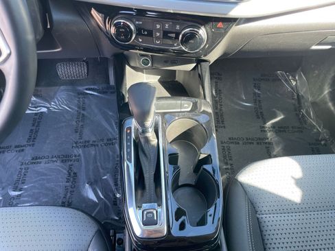 Used 2025 Chevrolet Trax LT w/ LT Convenience Package image 41