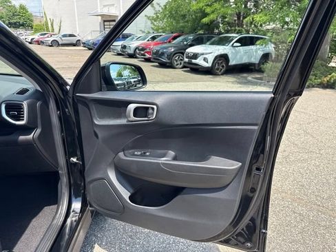 Used 2023 Hyundai Venue SEL FWD image 31