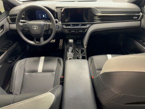 Used 2025 Toyota Camry SE w/ Convenience Package FWD image 17