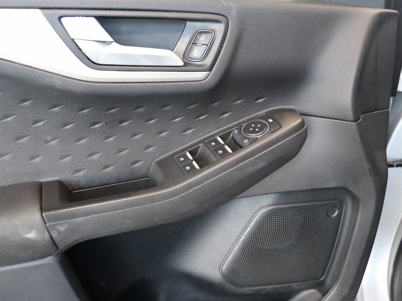 Used 2020 Ford Escape SE FWD image 14