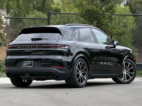 Used 2026 Porsche Cayenne E-Hybrid AWD/4WD image 7