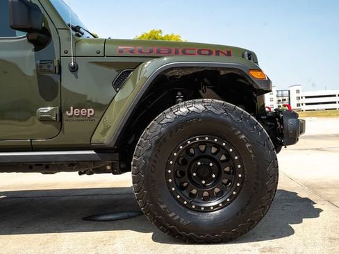Used 2023 Jeep Gladiator Rubicon w/ LED Lighting Group AWD/4WD image 15