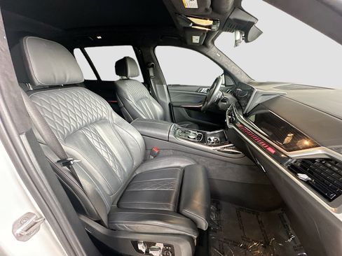 Certified 2025 BMW X7 M60i AWD/4WD image 30