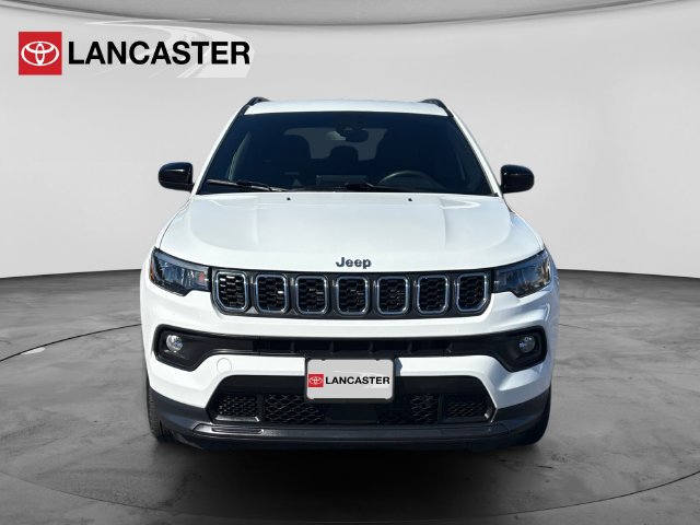 Used 2024 Jeep Compass Latitude AWD/4WD image 2