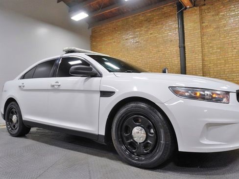 Used 2015 Ford Taurus Police Interceptor AWD image 8