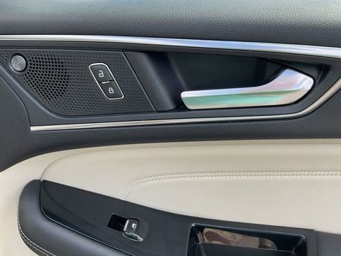 Used 2020 Ford Edge Titanium FWD image 23