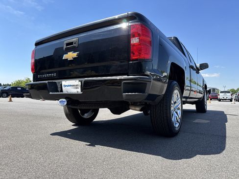 Used 2018 Chevrolet Silverado 1500 Custom w/ Custom Value Package AWD/4WD image 10