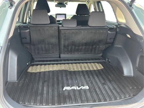 Used 2022 Toyota RAV4 XLE w/ Convenience Package AWD/4WD image 18