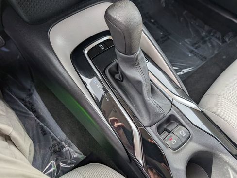 Used 2021 Toyota Corolla LE image 19