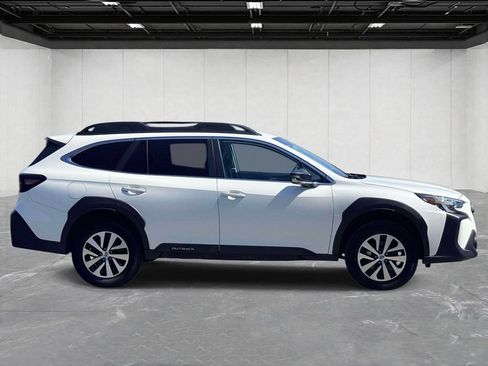 Used 2024 Subaru Outback Premium AWD/4WD image 4