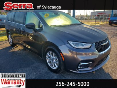 Used 2023 Chrysler Pacifica Touring-L