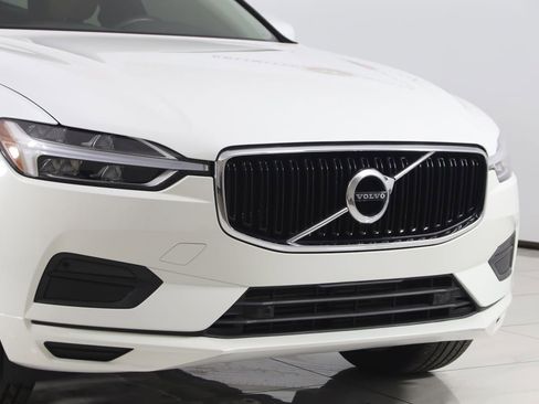Used 2019 Volvo XC60 T5 Momentum w/ Multimedia Package image 39