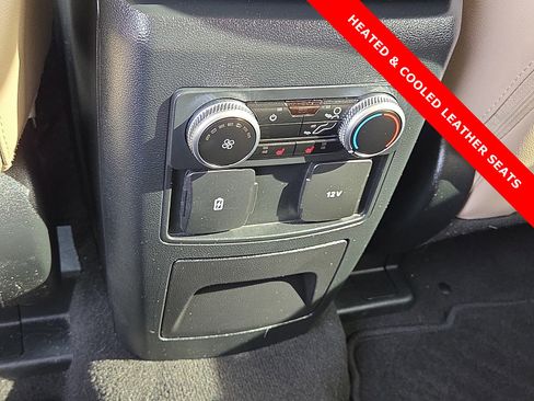 Used 2023 Ford Explorer Limited image 12