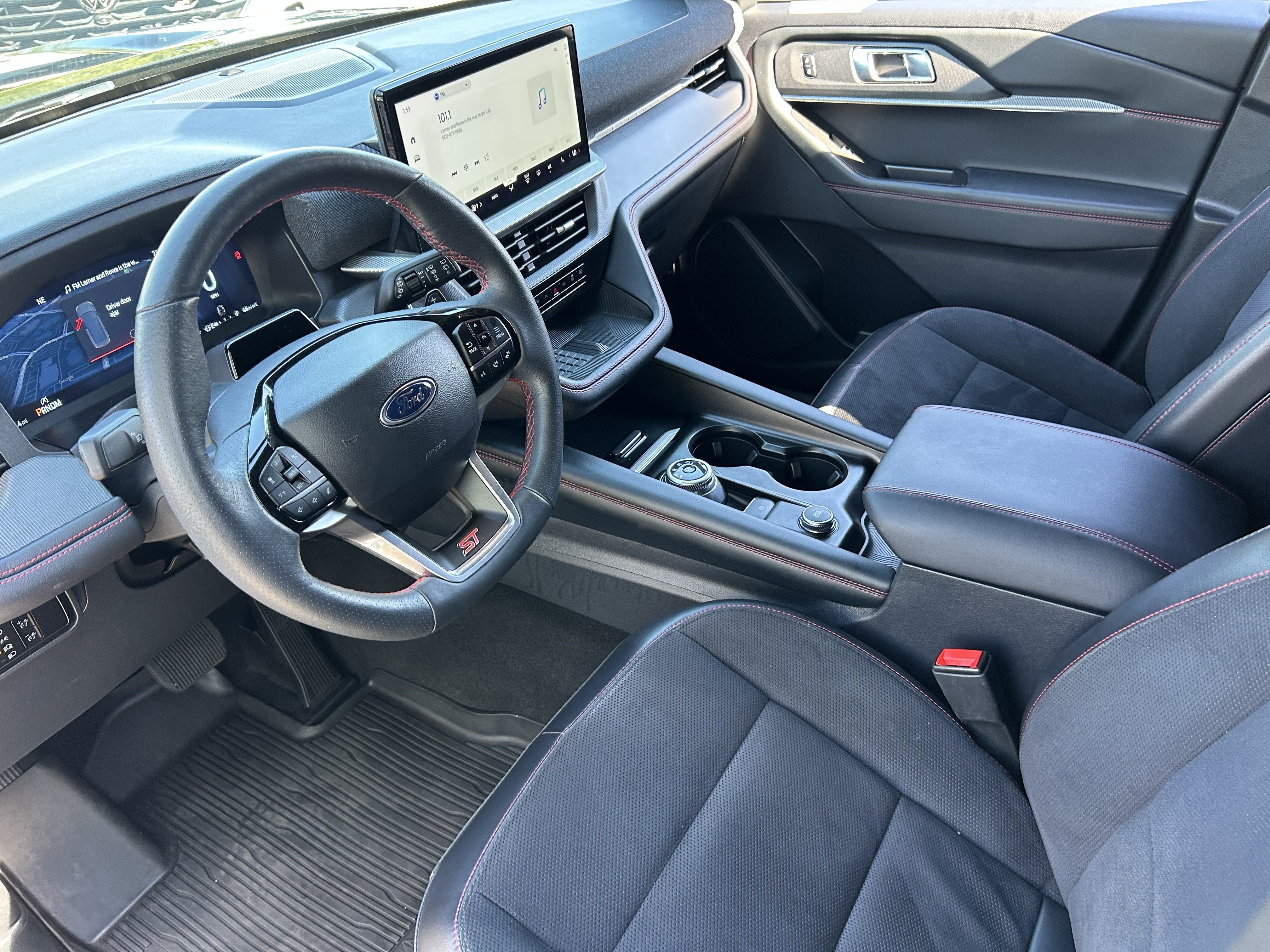 Used 2025 Ford Explorer ST AWD/4WD image 17