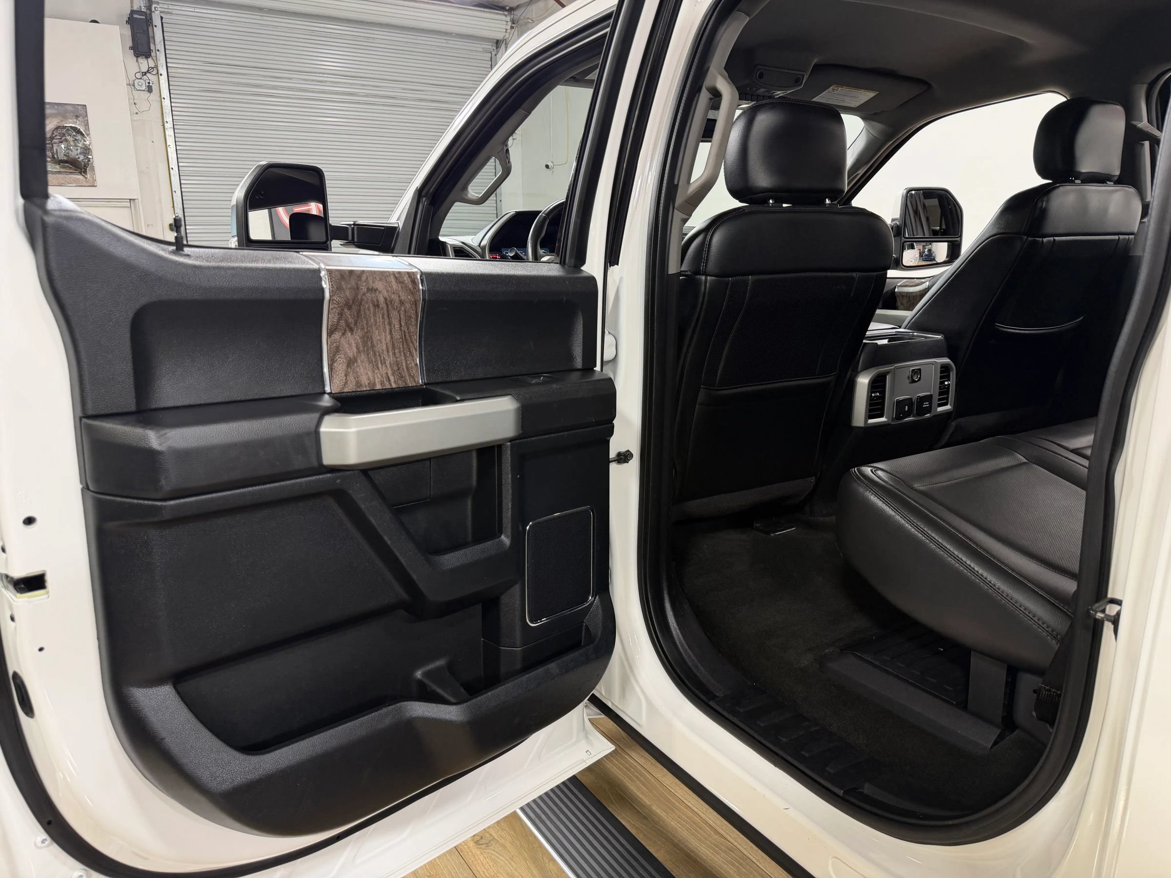 Used 2018 Ford F250 Lariat w/ Lariat Ultimate Package AWD/4WD image 16