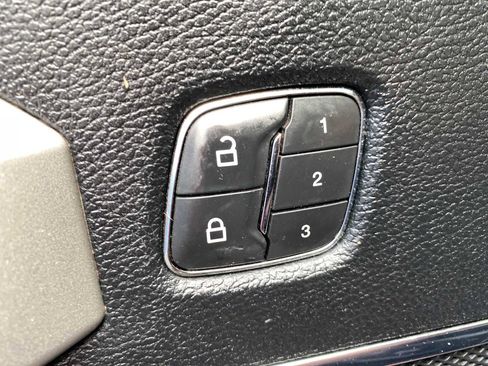 Used 2019 Ford F250 Lariat w/ Chrome Package image 16