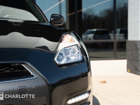 Used 2015 Nissan GT-R Premium image 6