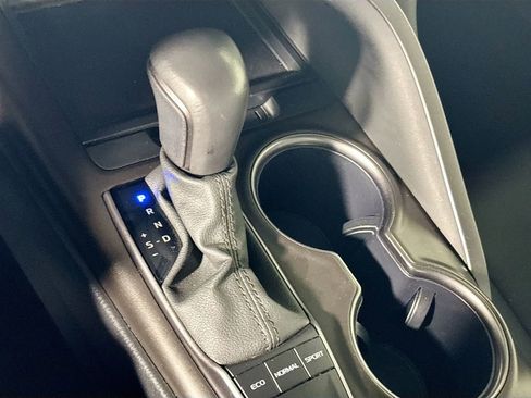 Used 2024 Toyota Camry SE image 17