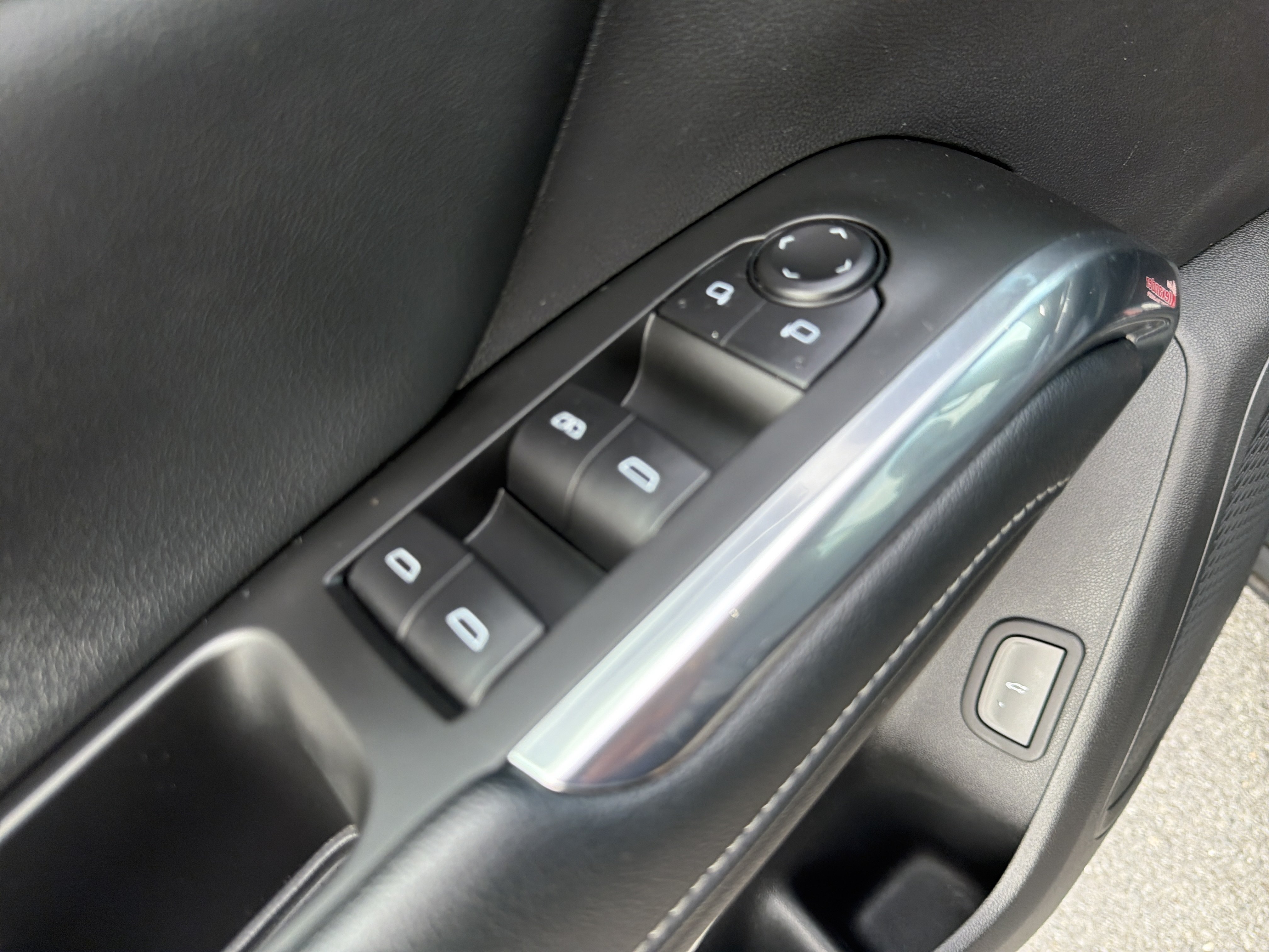 Used 2025 Chevrolet Traverse LT AWD/4WD image 17