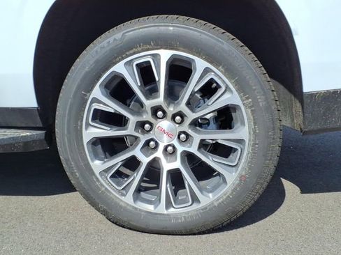 New 2026 GMC Yukon XL Denali w/ LPO, Floor Liner Package AWD/4WD image 6