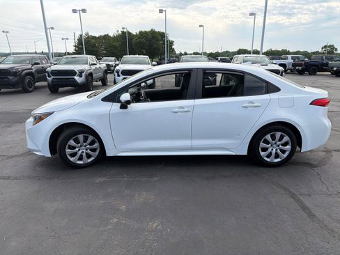 Used 2022 Toyota Corolla LE FWD image 4