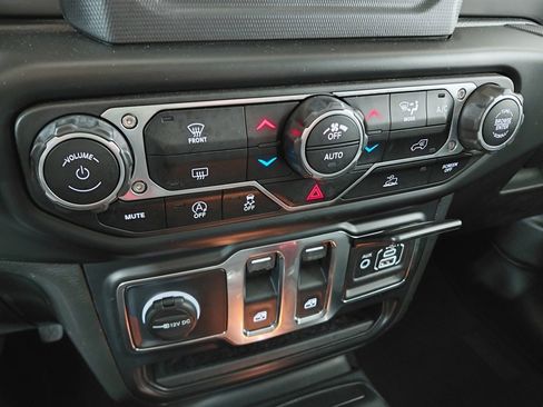 Used 2022 Jeep Wrangler Sport S image 27