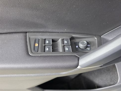 Used 2020 Volkswagen Tiguan SE R-Line FWD image 13