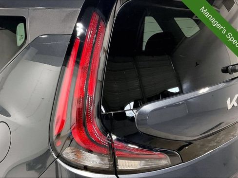 Used 2025 Kia Soul LX w/ LX Technology Package FWD image 35
