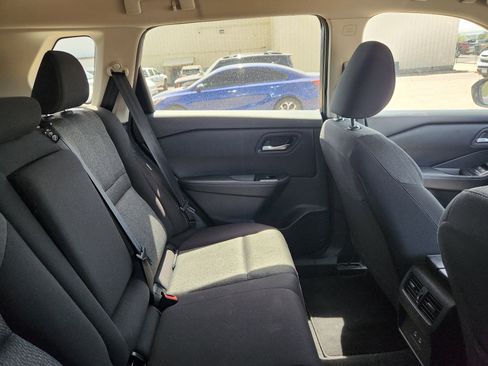 Used 2024 Nissan Rogue SV FWD image 9