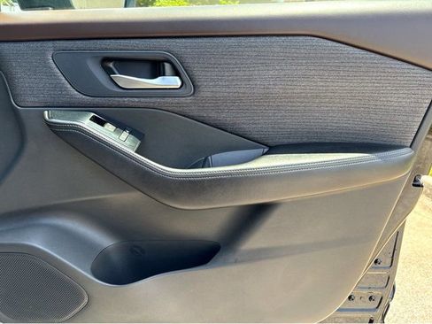 Certified 2023 Nissan Rogue SV FWD image 25