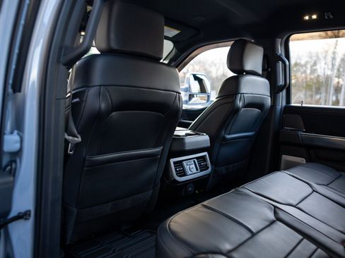 Used 2025 Ford F450 Platinum image 37