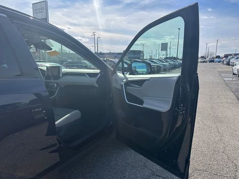 Used 2025 Toyota RAV4 XLE image 16