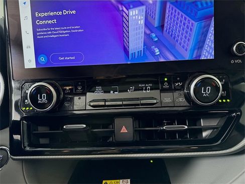 Used 2023 Toyota Highlander L image 19