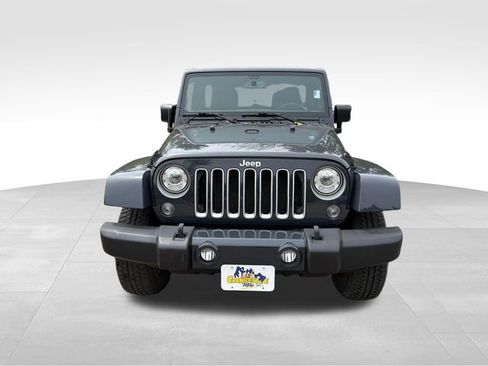 Used 2017 Jeep Wrangler Unlimited Sahara w/ Connectivity Group AWD/4WD image 8
