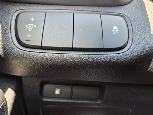 Used 2016 Kia Sorento FWD image 12