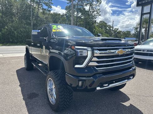 Used 2024 Chevrolet Silverado 2500 High Country w/ Technology Package AWD/4WD image 10